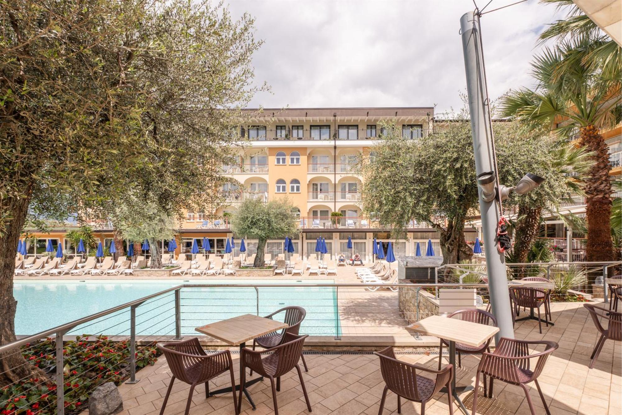 Majestic Palace Malcesine Luaran gambar